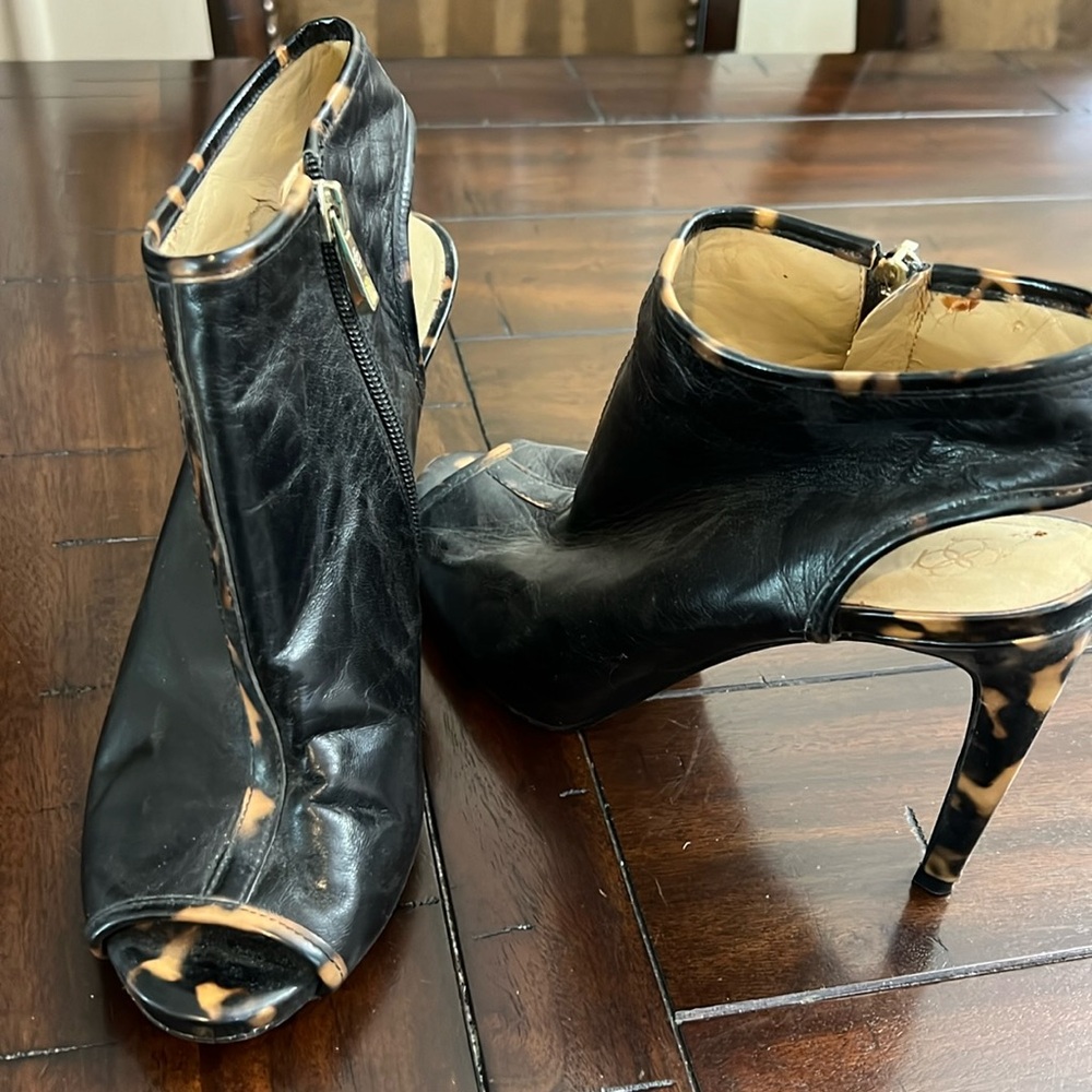 Ann Taylor black with tortoiseshell trip open toe and open heel booties